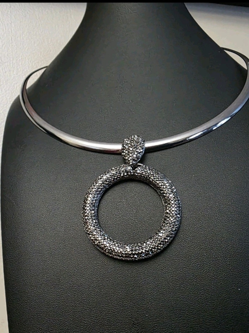 Sparkling Gunmetal Crystal Circle Pendant Choker Necklace